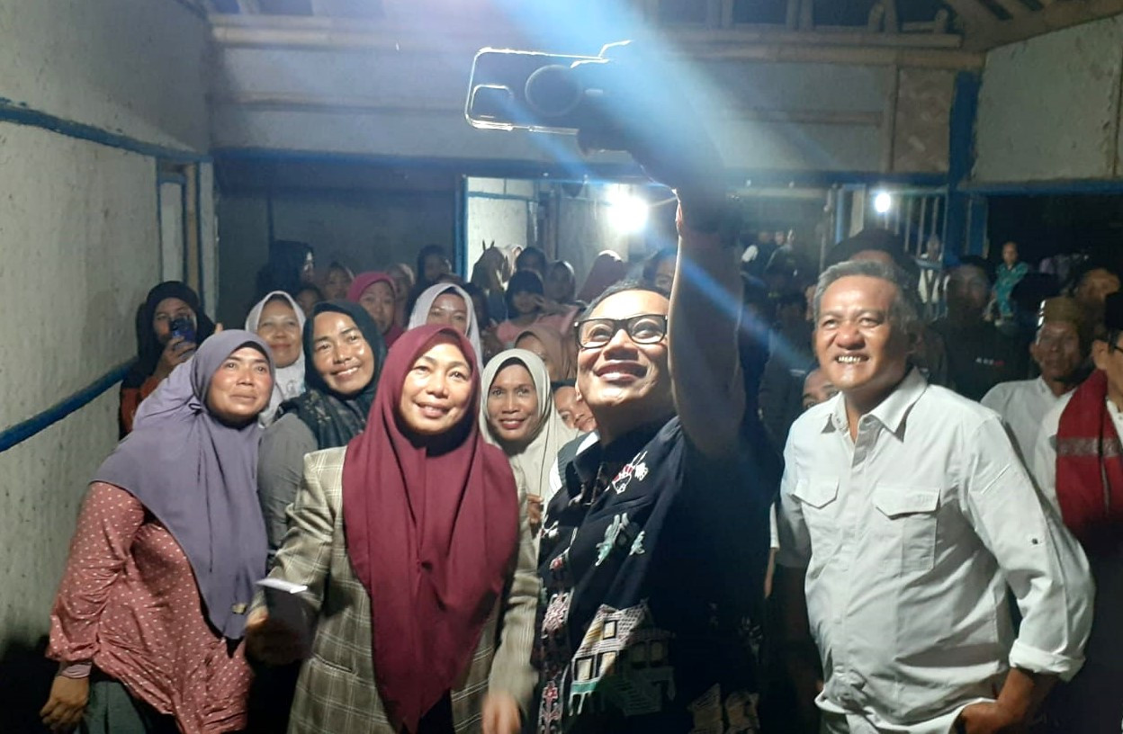 Bermalam_Bareng_Purna_PMI,_Menteri_Karding.jpg