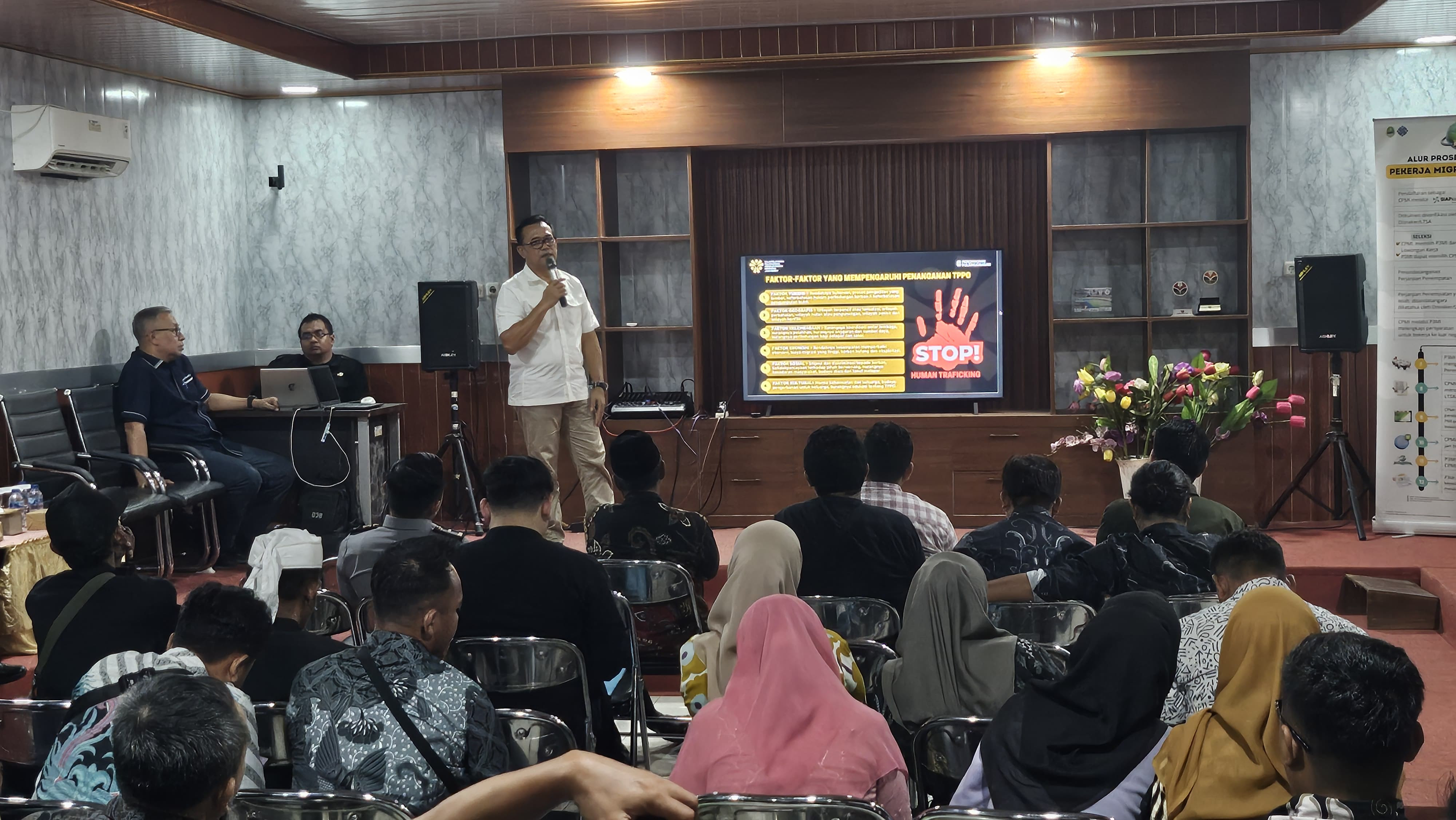 Hadiri_Sosialisasi,_Kepala_BP3MI_Jawa_Barat_Sampaikan_Pentingnya_Sinergitas.jpg