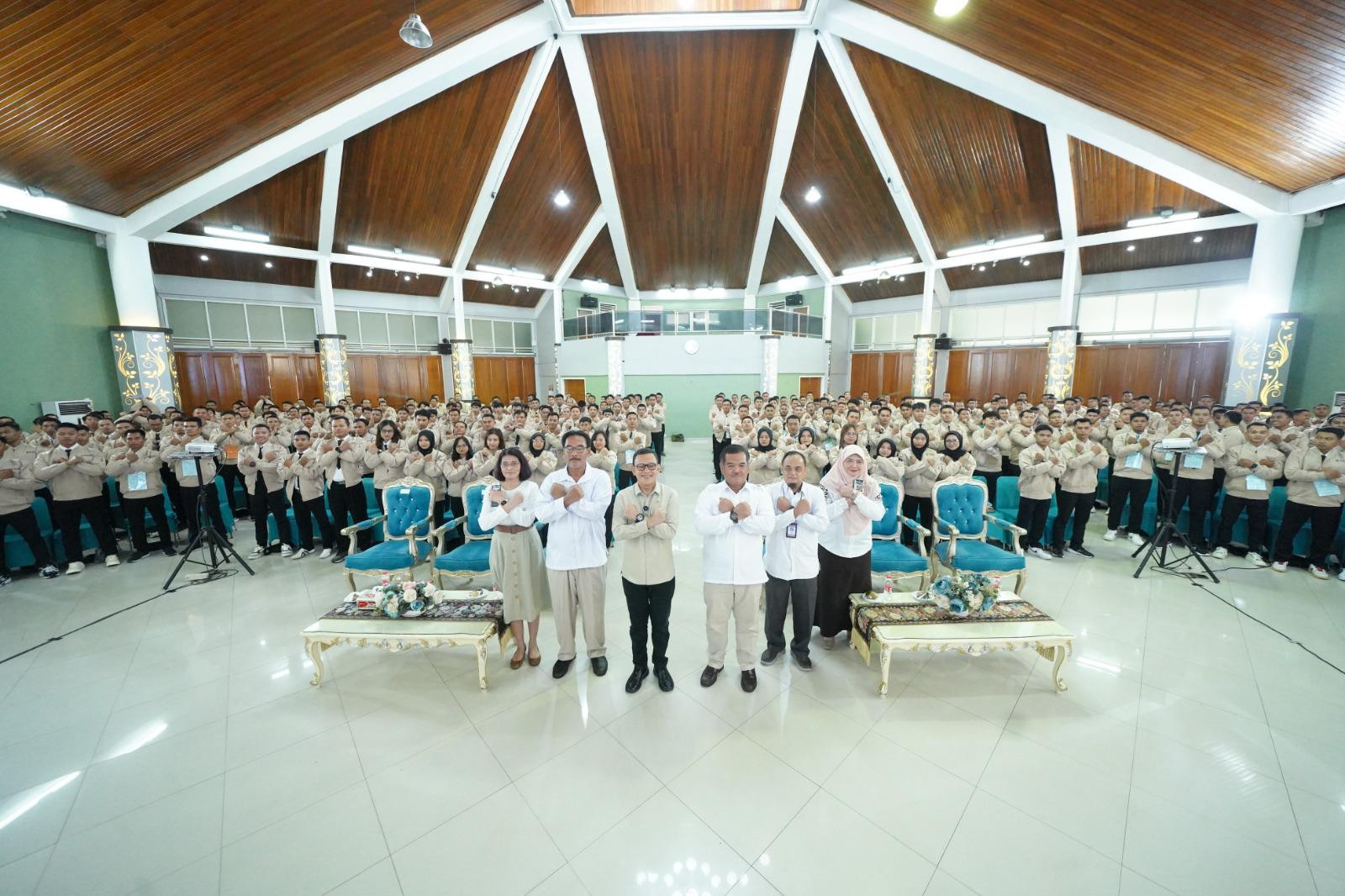 Menteri_Karding_Ajak_PMI_Bijak_Kelola_Gaji.jpg