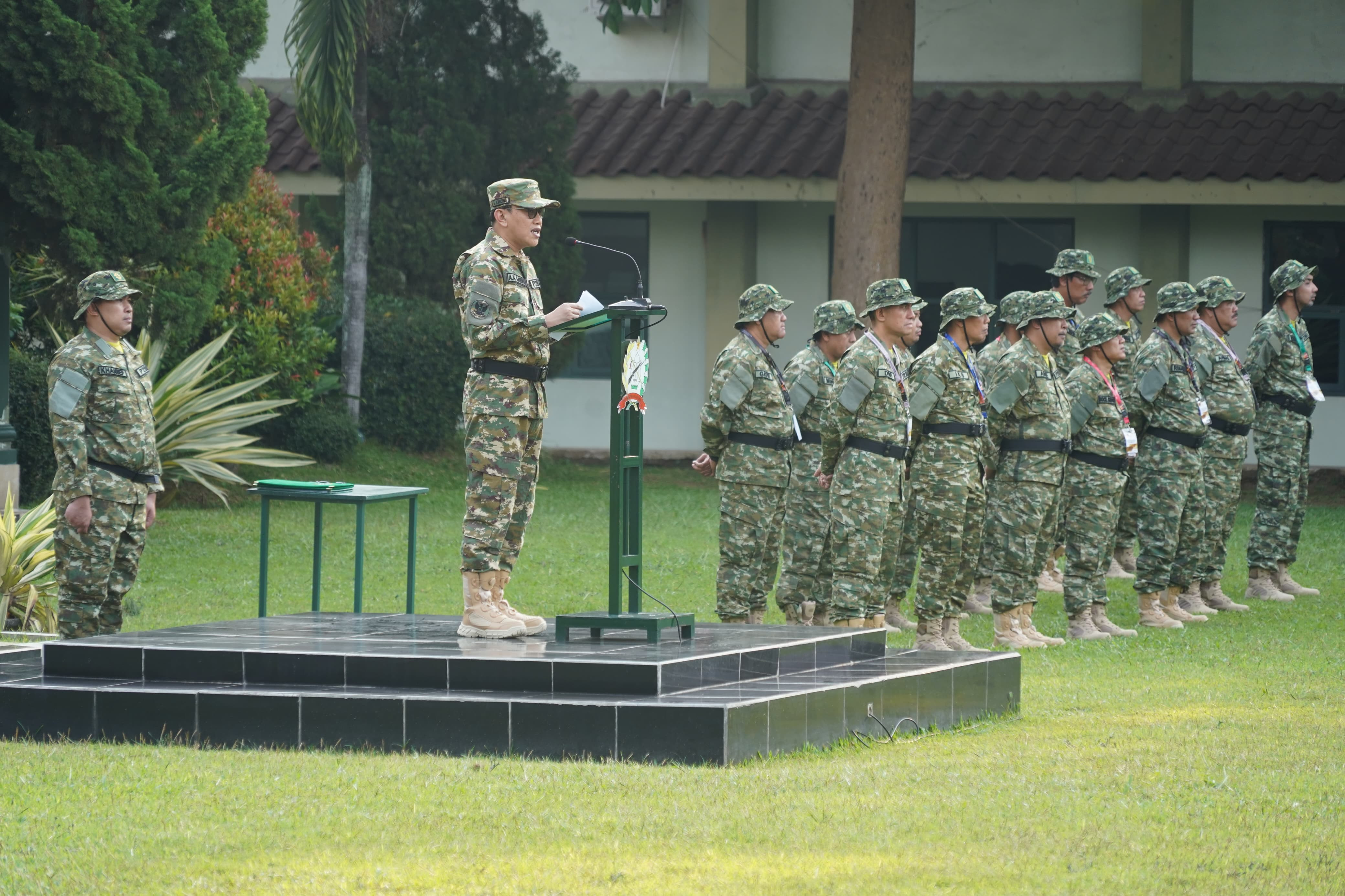 Menteri_Karding_buka_Retret_KemenP2MI_di_Bandung,_Gandeng_TNI.jpg
