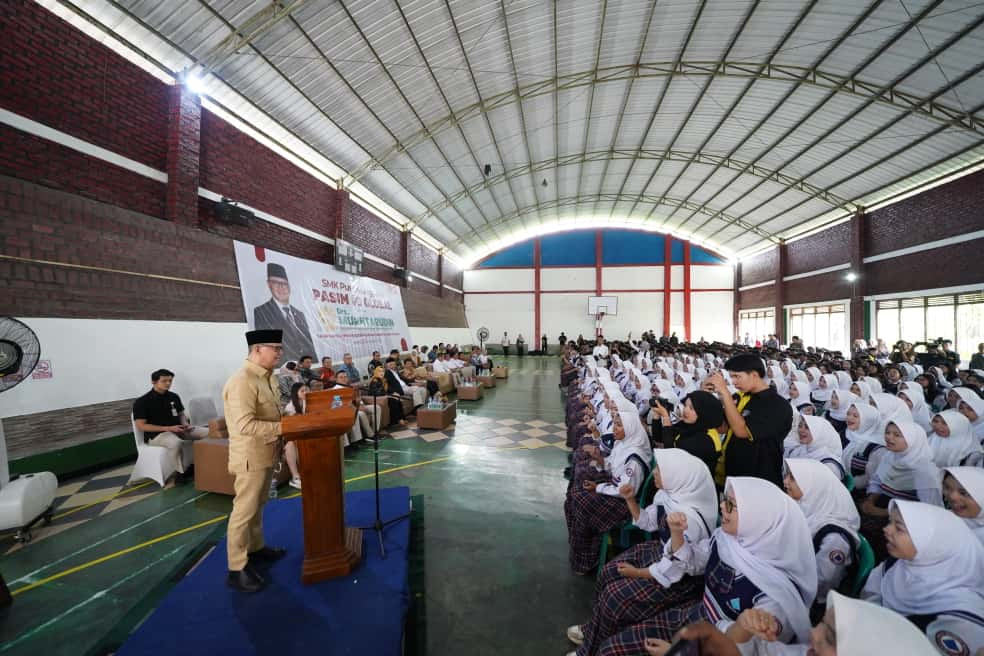 Menteri_Mukhtarudin_Motivasi_Ratusan_Siswa_SMK_Pasim_Sukabumi.jpg