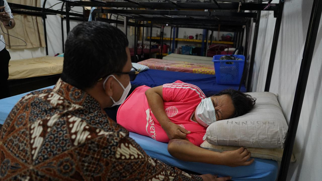 Tangis_Maimunah_Pecah_Minta_Dipulangkan_dari_Malaysia,_Menteri_Karding__Tenang,_Pasti_Dibantu1.jpg